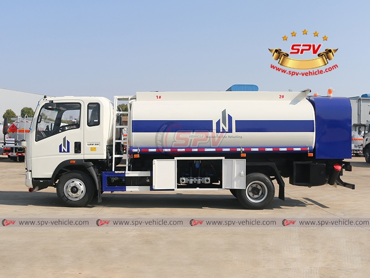 8,000 Litres Fuel Truck Sinotruk - L